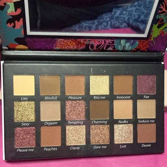 Tease Me Vibrant Eyeshadow Palette with Mirror - Picture 2 of 4